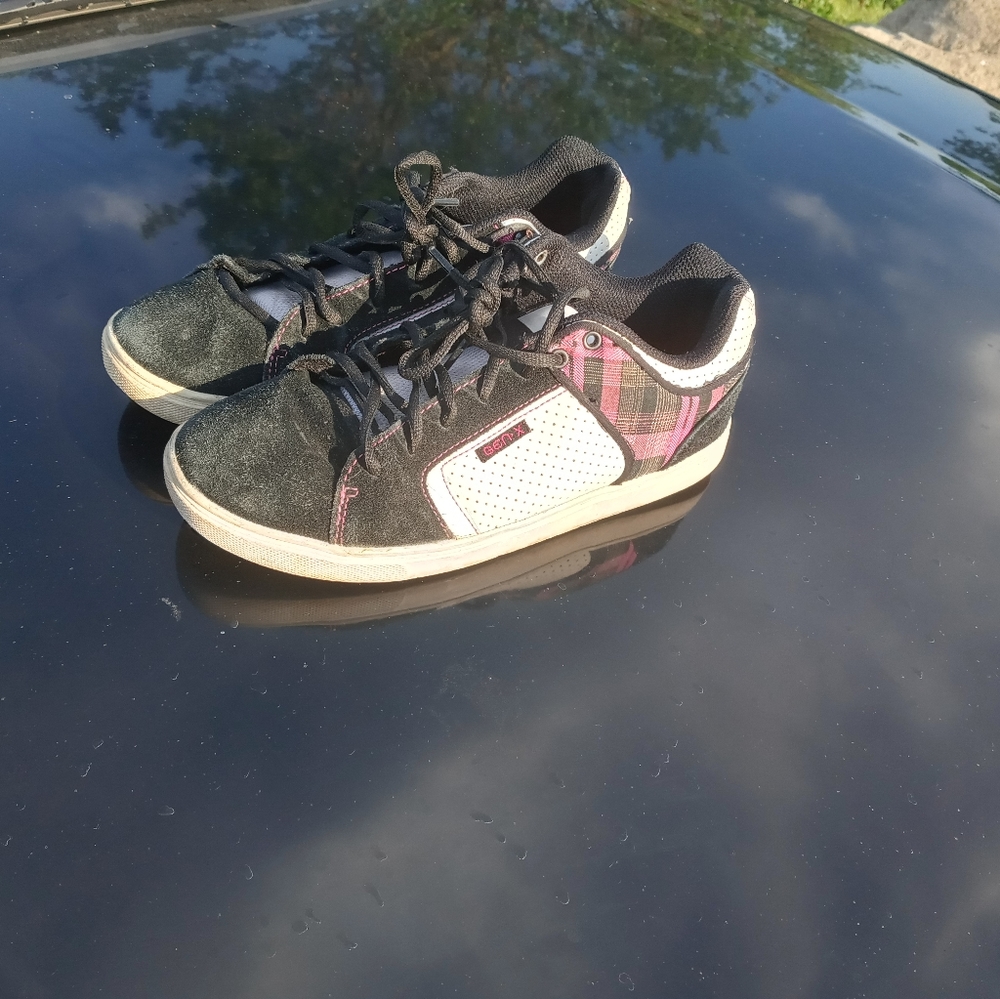 Gen x black white pink shoes used